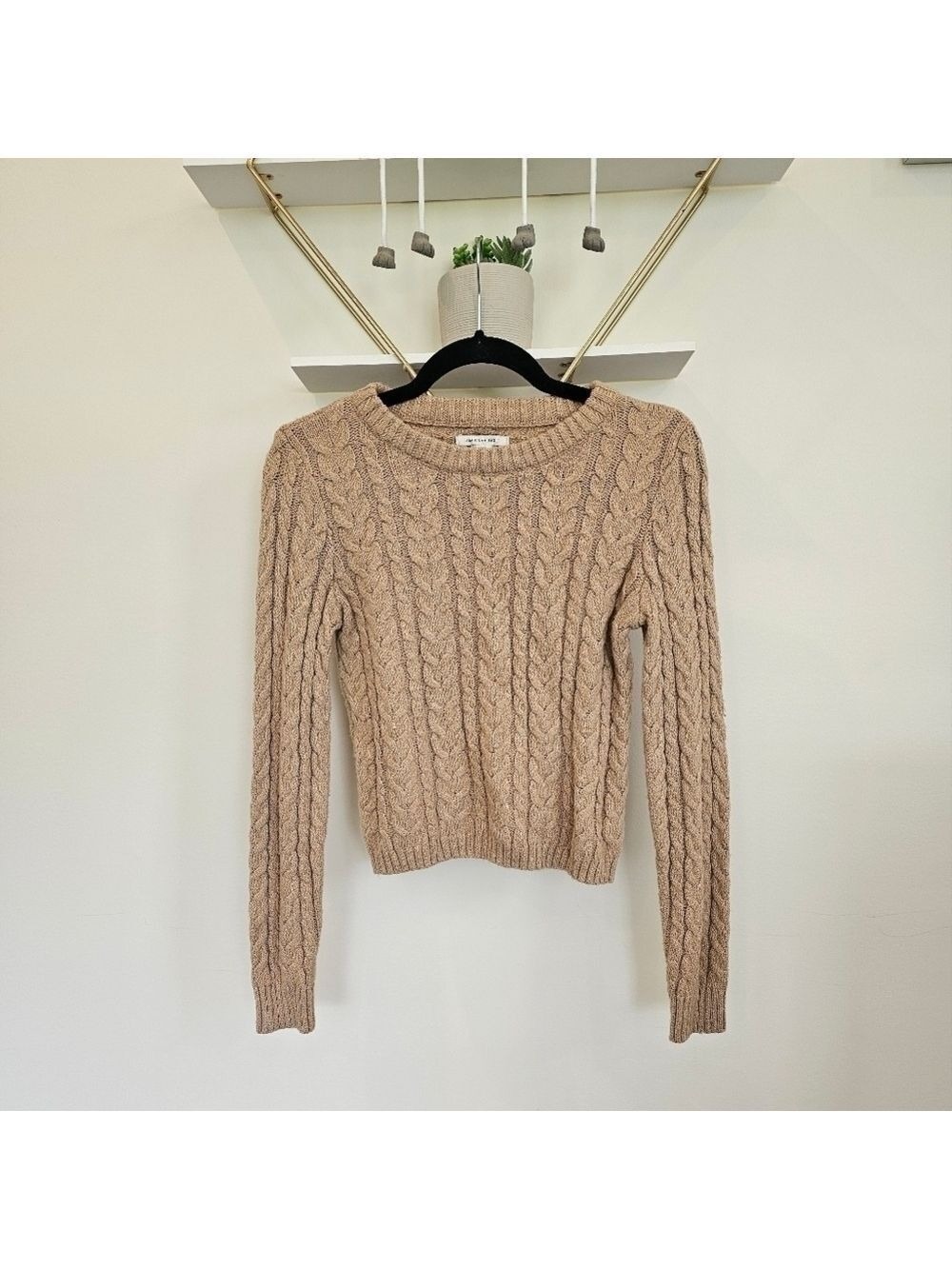 American Eagle Fitted Crewneck Cable Knit Sweater Camel Tan Size Small - Picture 3 of 6